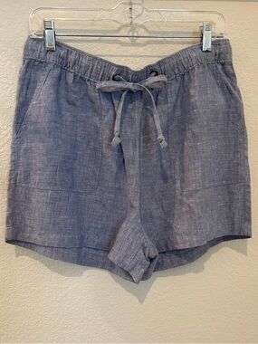 C & C Collection Women’s Linen Shorts
Denim blue
Size Large